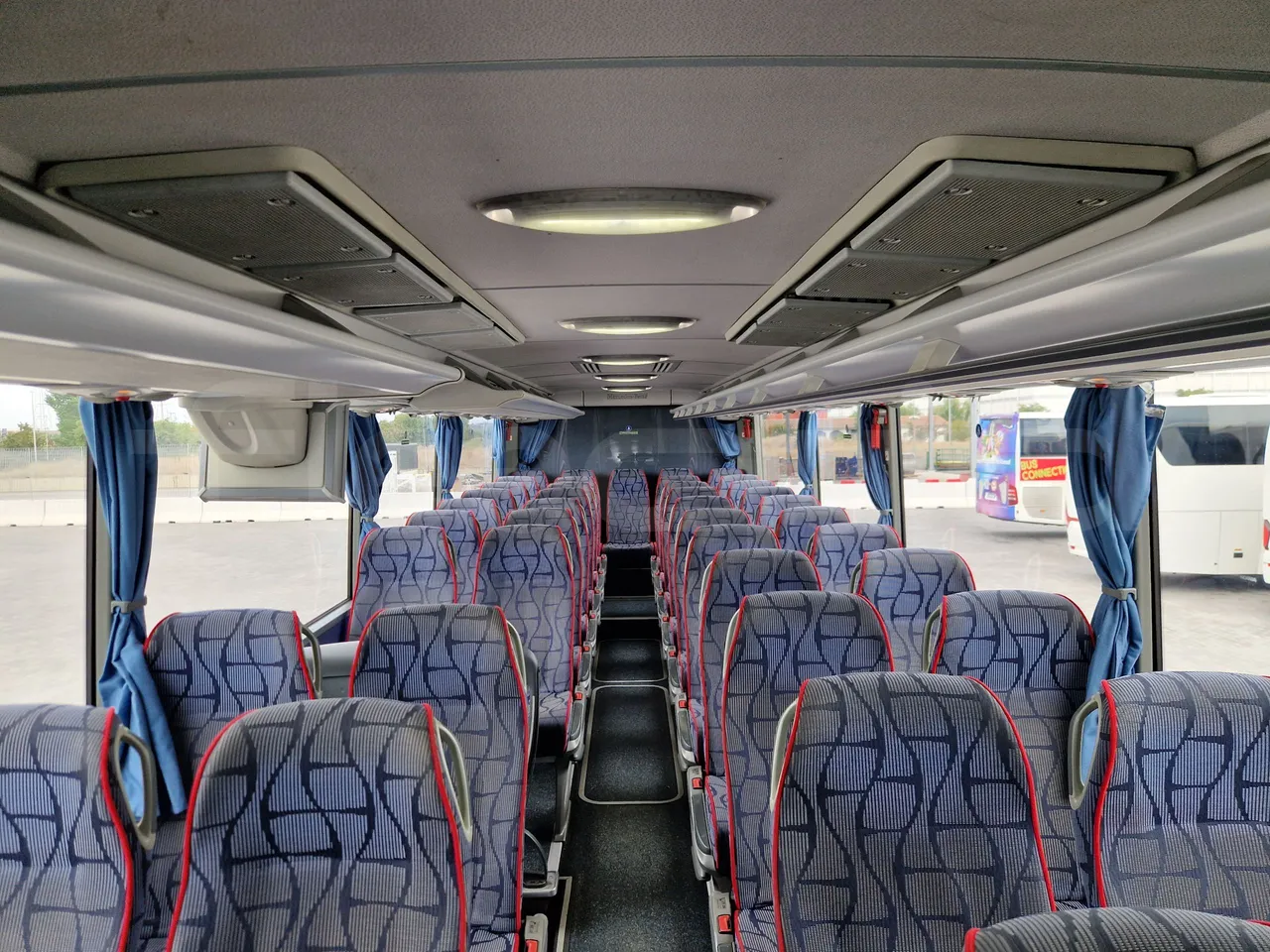 Mercedes-Benz Tourismo RHD 632 01 - EUR6 - 290kW - 12.96m - interior reverse seats driver height (mandatory for bus to scrap)