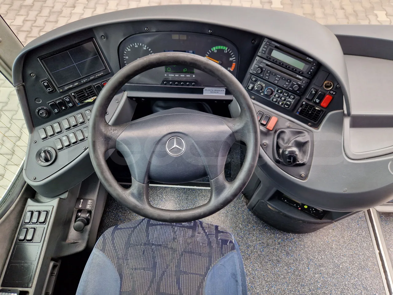 Mercedes-Benz Tourismo RHD 632 01 - EUR6 - 290kW - 12.96m - steering wheel photo