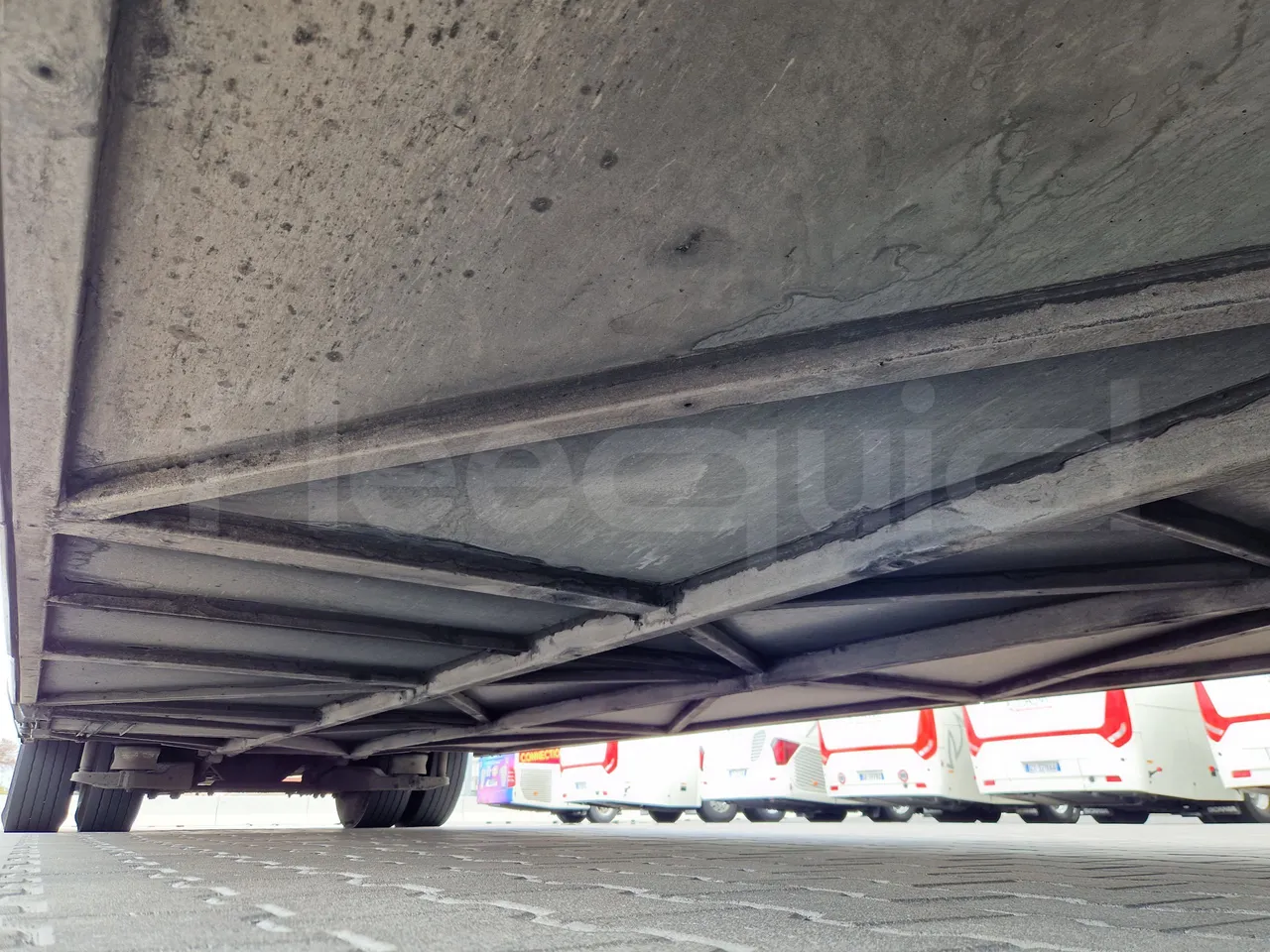 Mercedes-Benz Tourismo RHD 632 01 - EUR6 - 290kW - 12.96m - central undercarriage photo