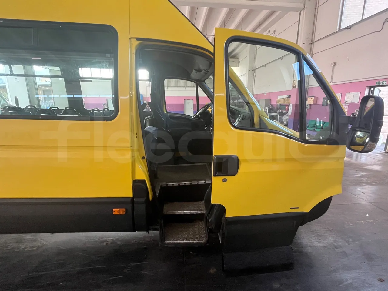 Iveco A50 A50-E4-21-B/ Euro 4 - 130 Kw - 6,948 Mt - front door 1 open