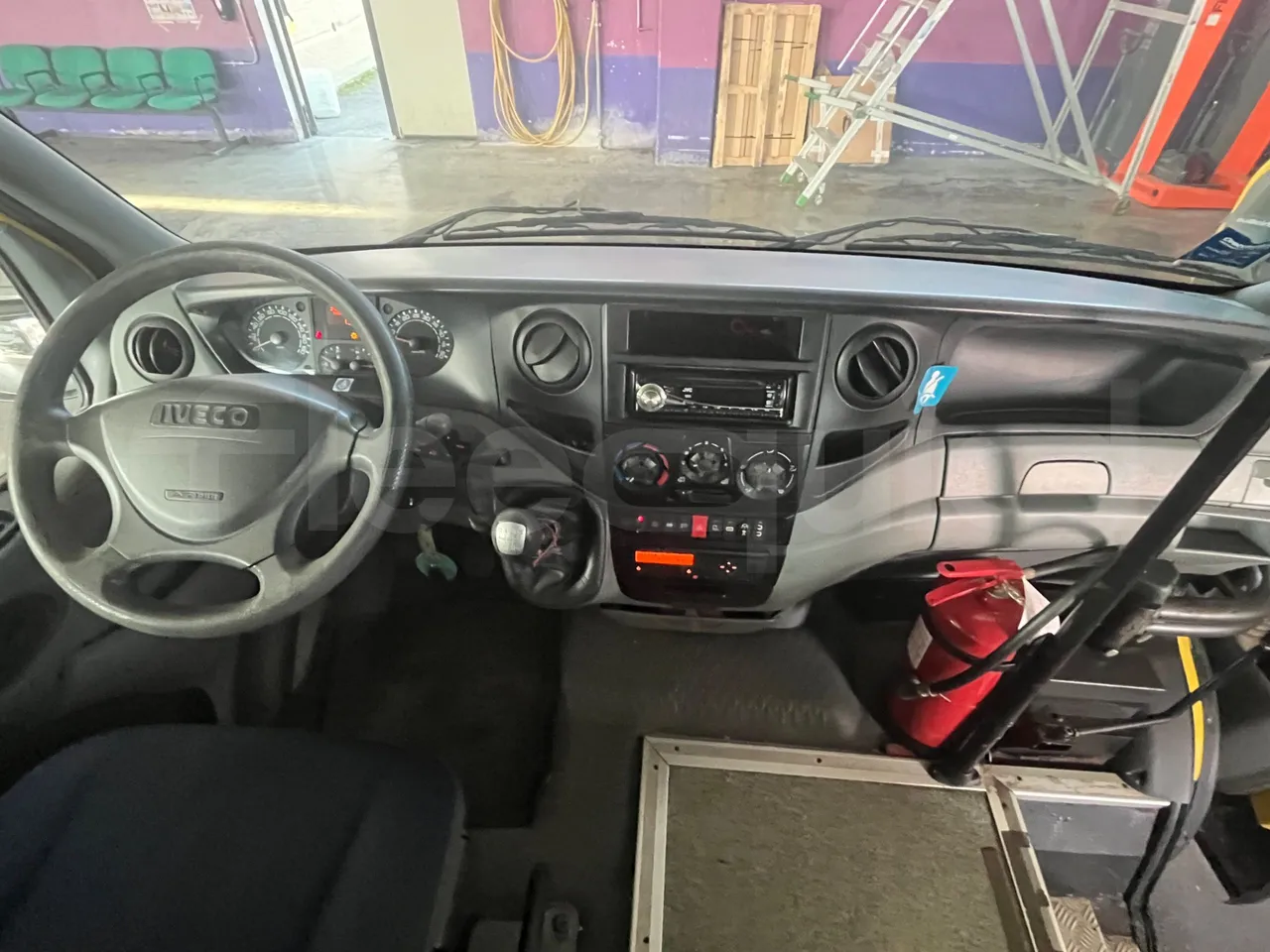 Iveco A50 A50-E4-21-B/ Euro 4 - 130 Kw - 6,948 Mt - radio accessories photo