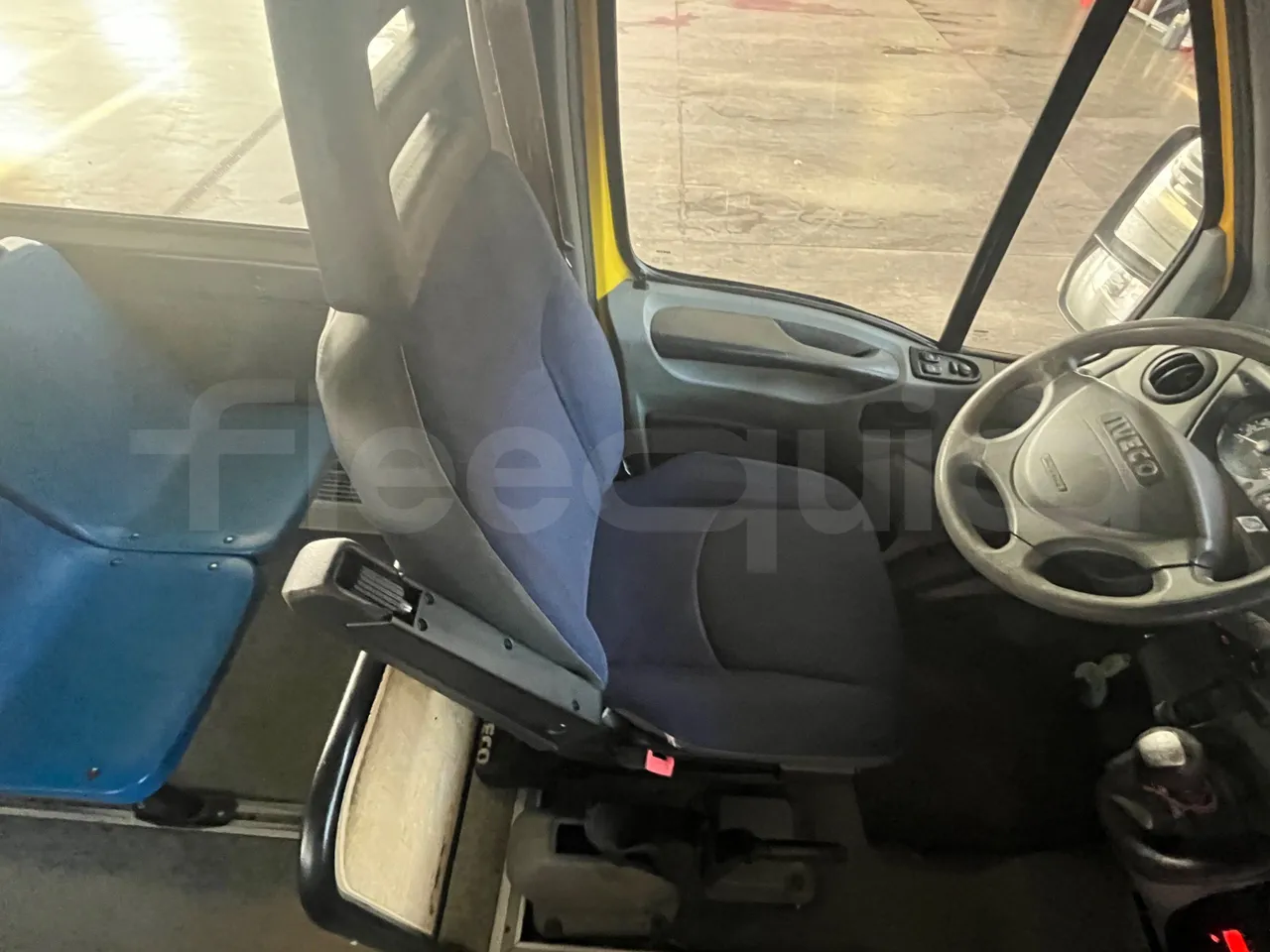 Iveco A50 A50-E4-21-B/ Euro 4 - 130 Kw - 6,948 Mt - driver's seat photo