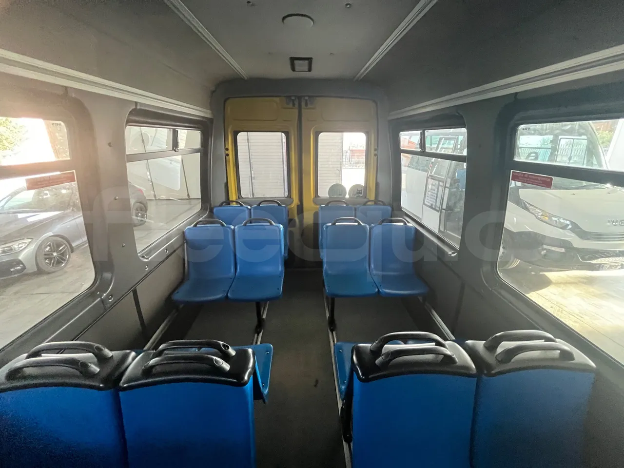 Iveco A50 A50-E4-21-B/ Euro 4 - 130 Kw - 6,948 Mt - reverse view middle aisle