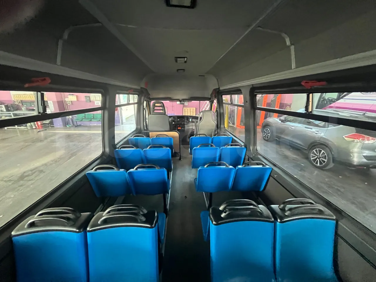 Iveco A50 A50-E4-21-B/ Euro 4 - 130 Kw - 6,948 Mt - forward view all seats last row height