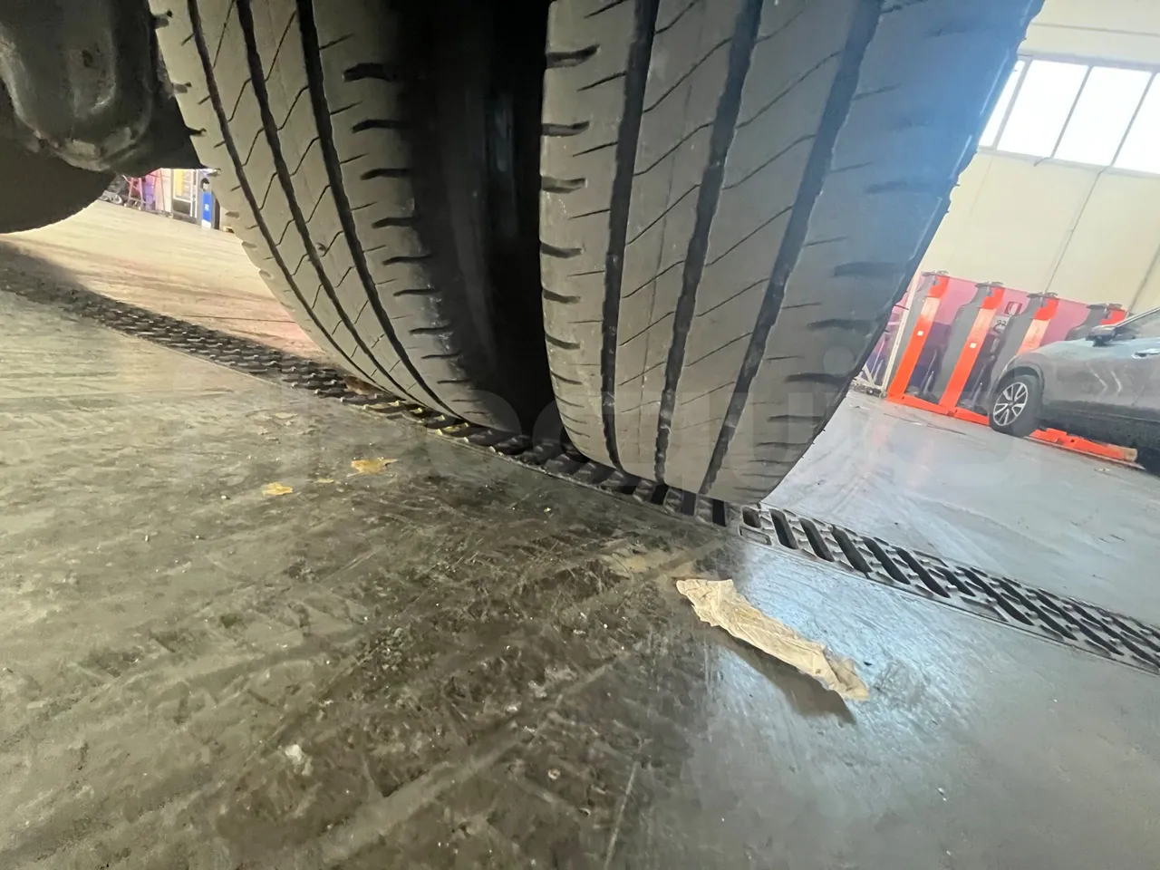 Iveco A50 A50-E4-21-B/ Euro 4 - 130 Kw - 6,948 Mt - tread condition second axle tires left