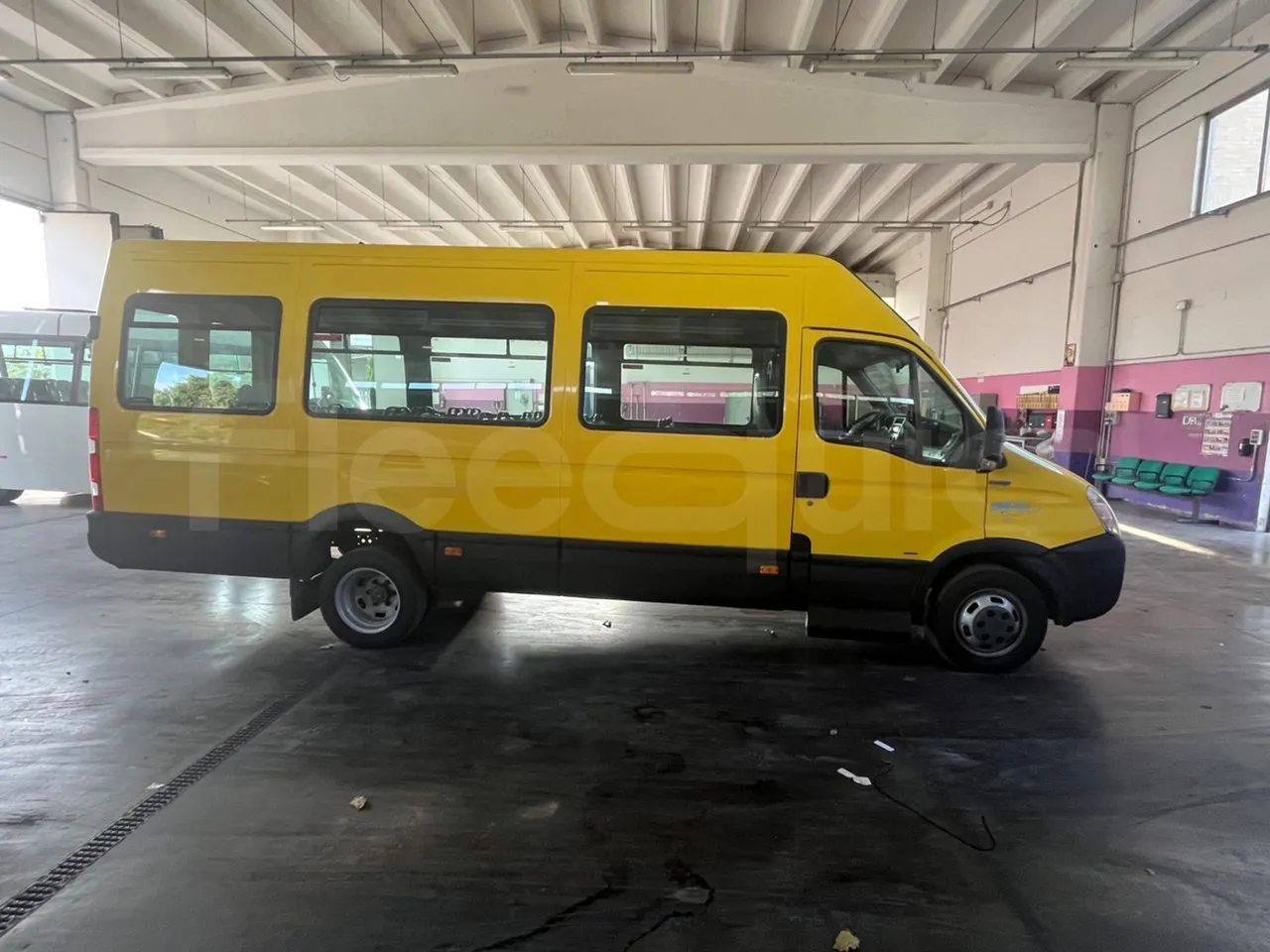 Iveco A50 A50-E4-21-B/ Euro 4 - 130 Kw - 6,948 Mt - right side doors closed