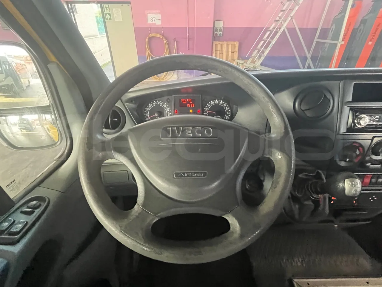 Iveco A50 A50-E4-21-B/ Euro 4 - 130 Kw - 6,948 Mt - steering wheel photo
