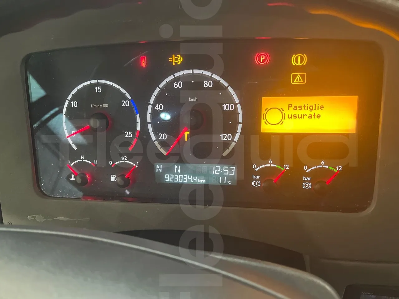 Irizar Scania K380EB - EUR4 - 279kW - 12m - dashboard lights on