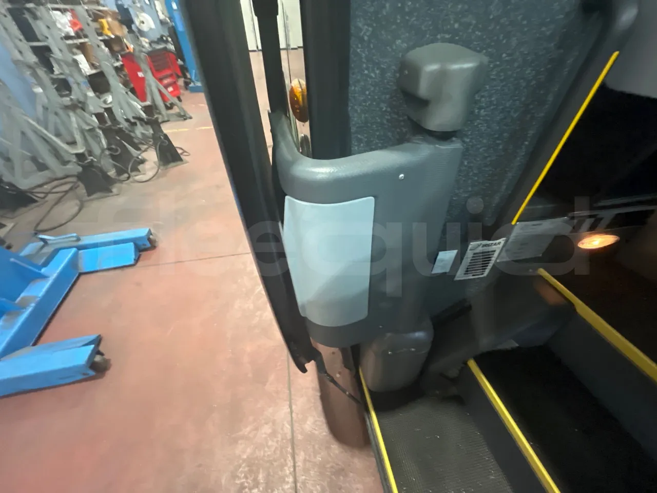 Irizar Scania K380EB - EUR4 - 279kW - 12m - door mechanism photo