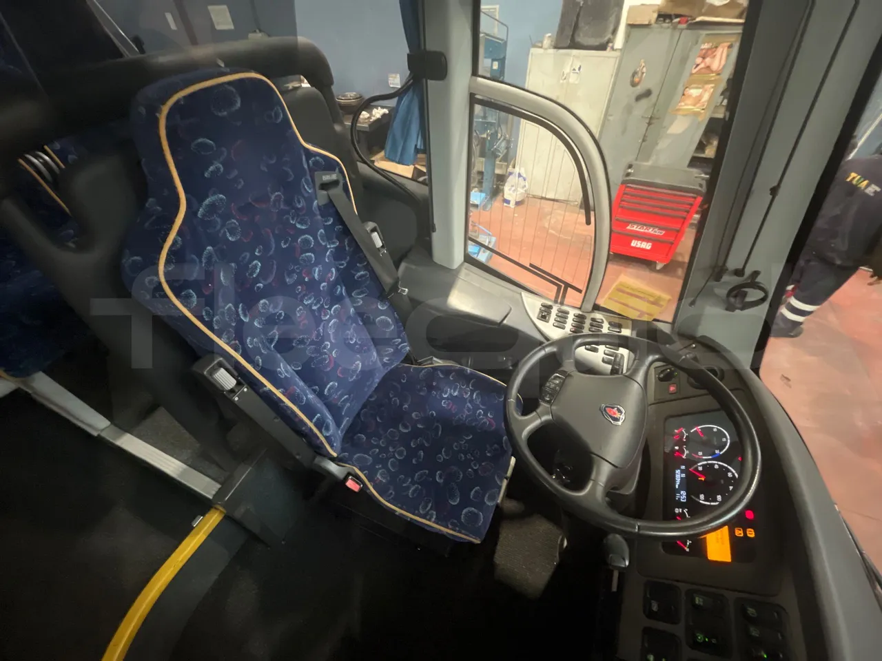 Irizar Scania K380EB - EUR4 - 279kW - 12m - driver's seat photo