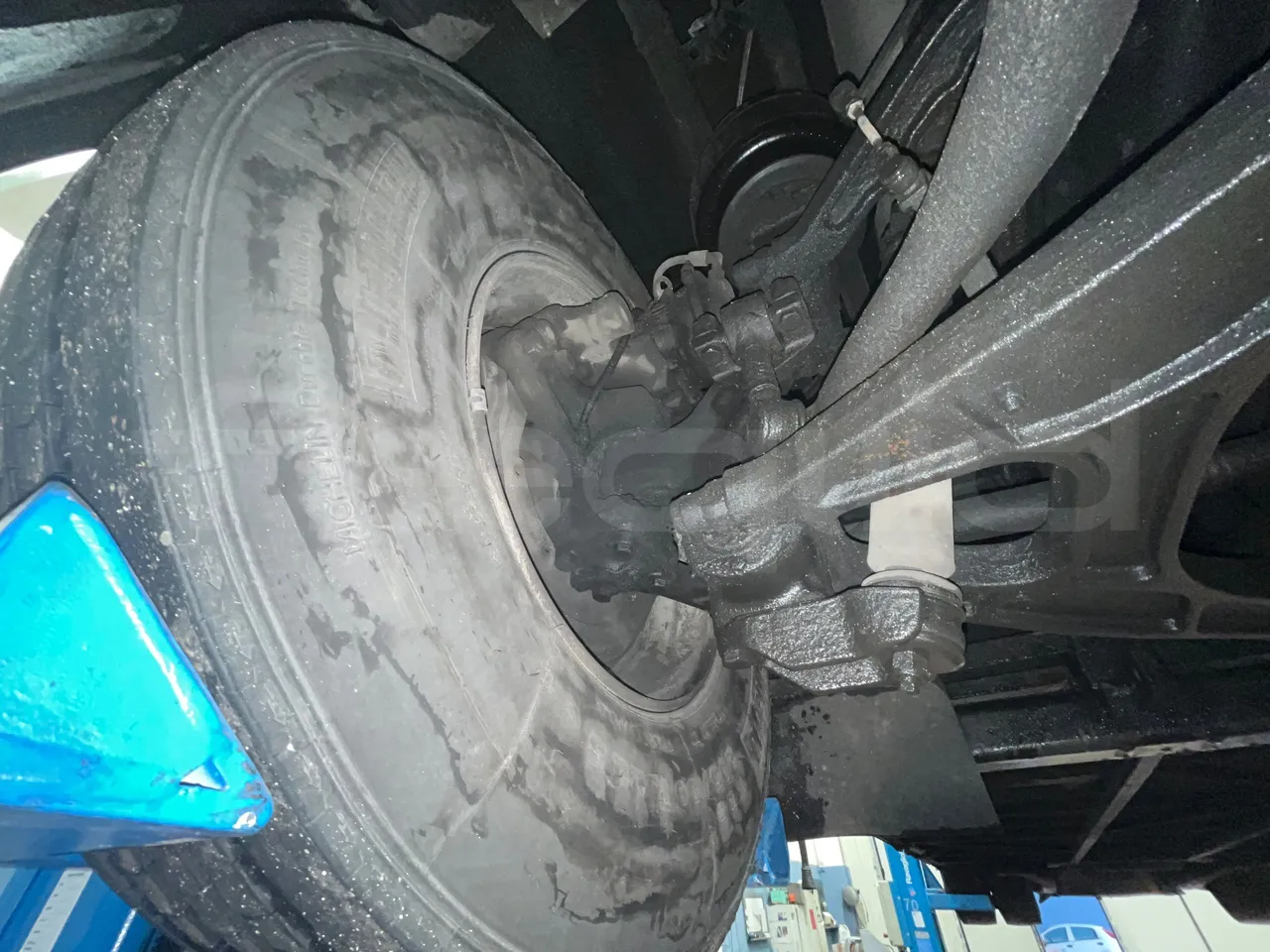 Irizar Scania K380EB - EUR4 - 279kW - 12m - front shock absorbers right