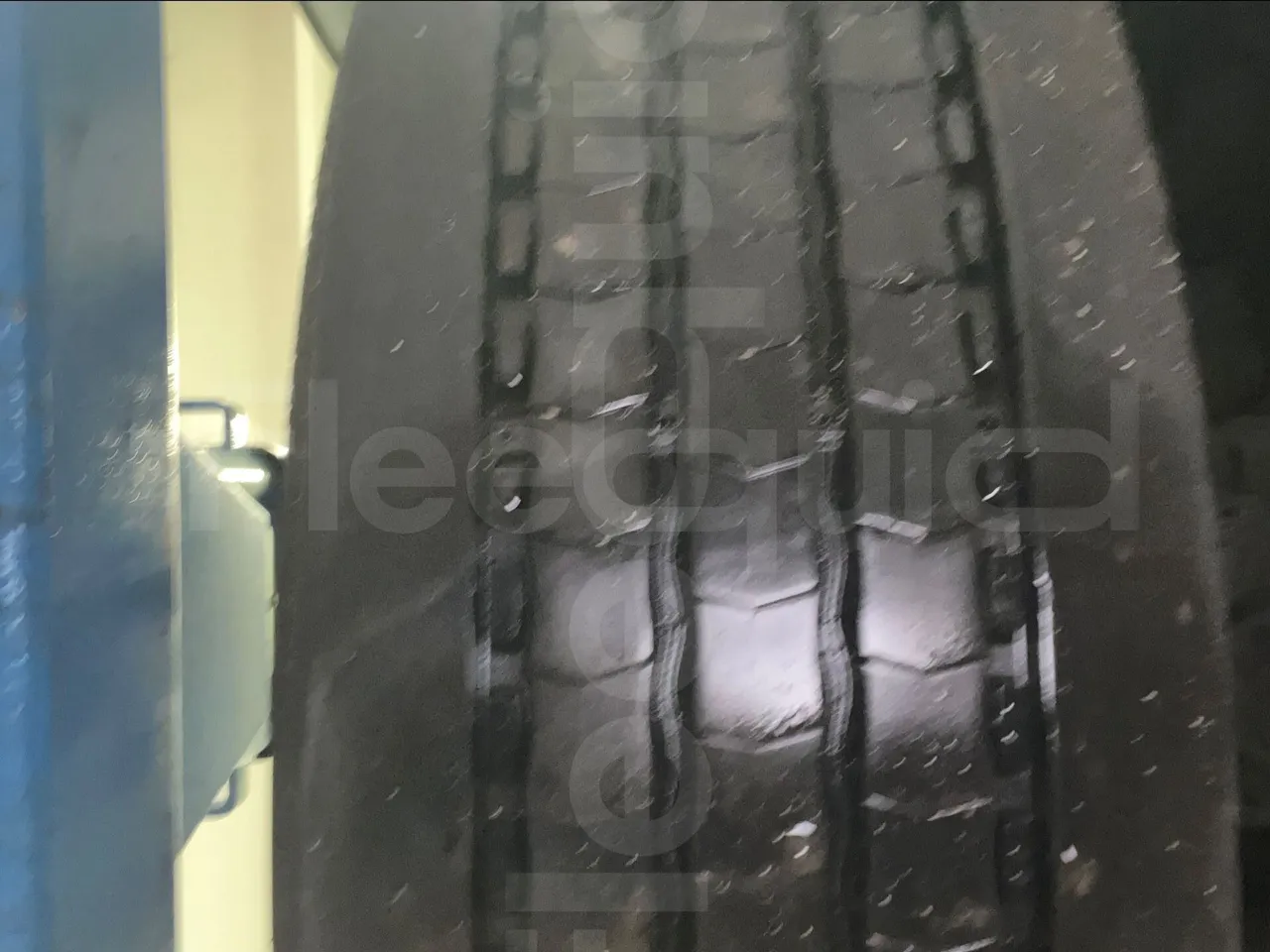 Irizar Scania K380EB - EUR4 - 279kW - 12m - tread condition front tires right