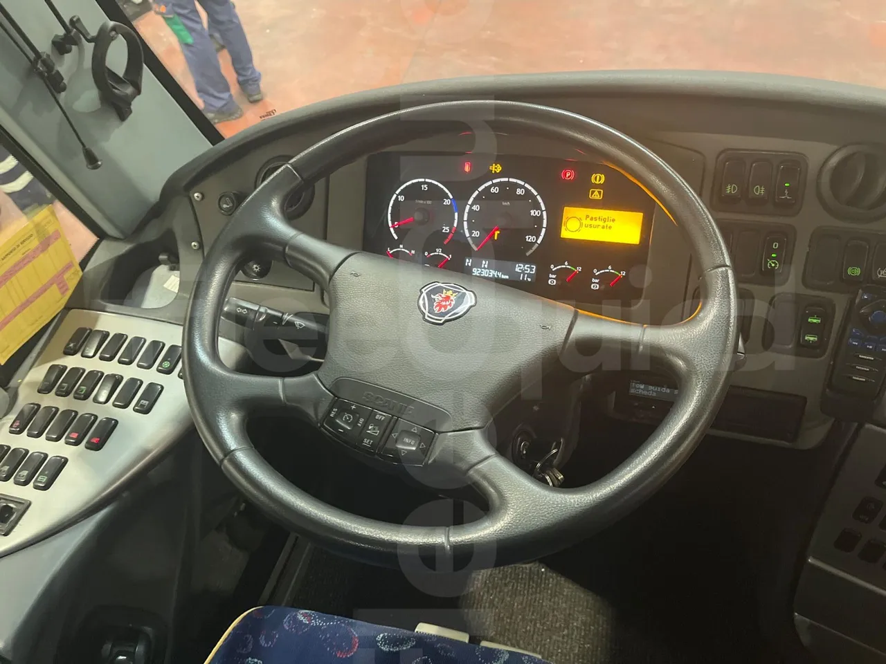 Irizar Scania K380EB - EUR4 - 279kW - 12m - steering wheel photo