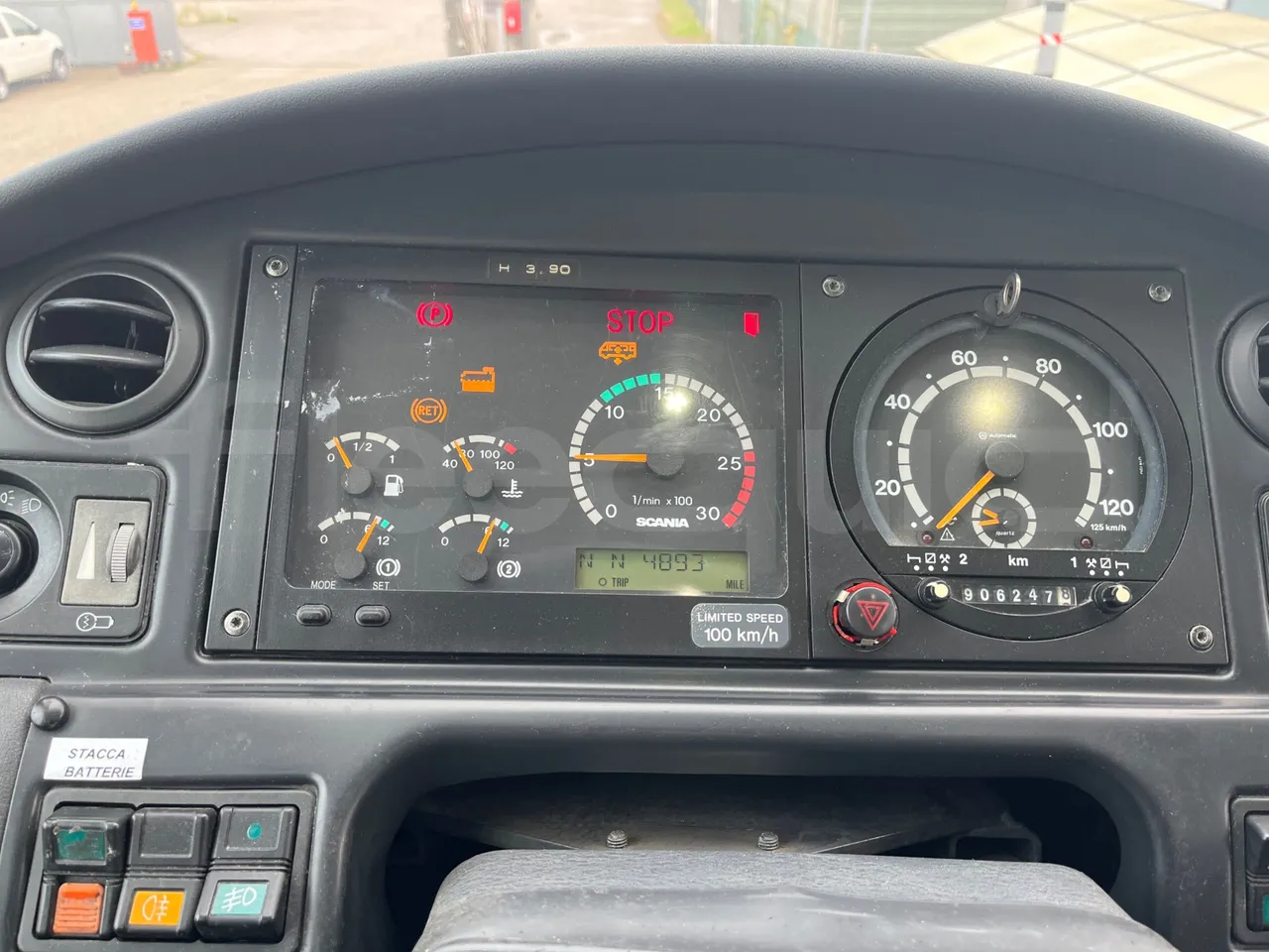 Scania Irizar K124EB / Euro 3 - 309 Kw - 12 Mt - dashboard lights on