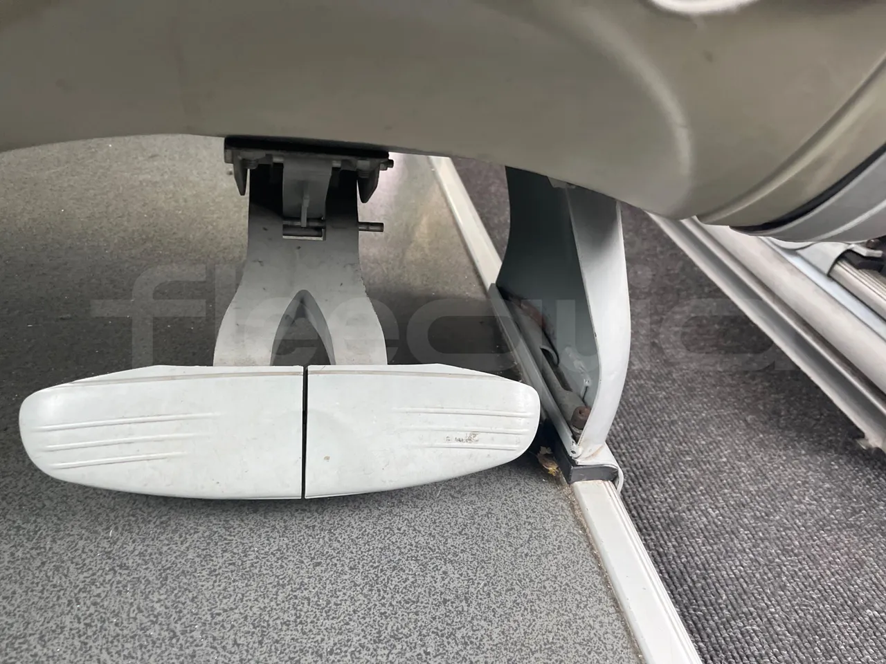 Scania Irizar K124EB / Euro 3 - 309 Kw - 12 Mt - footrest detail photo