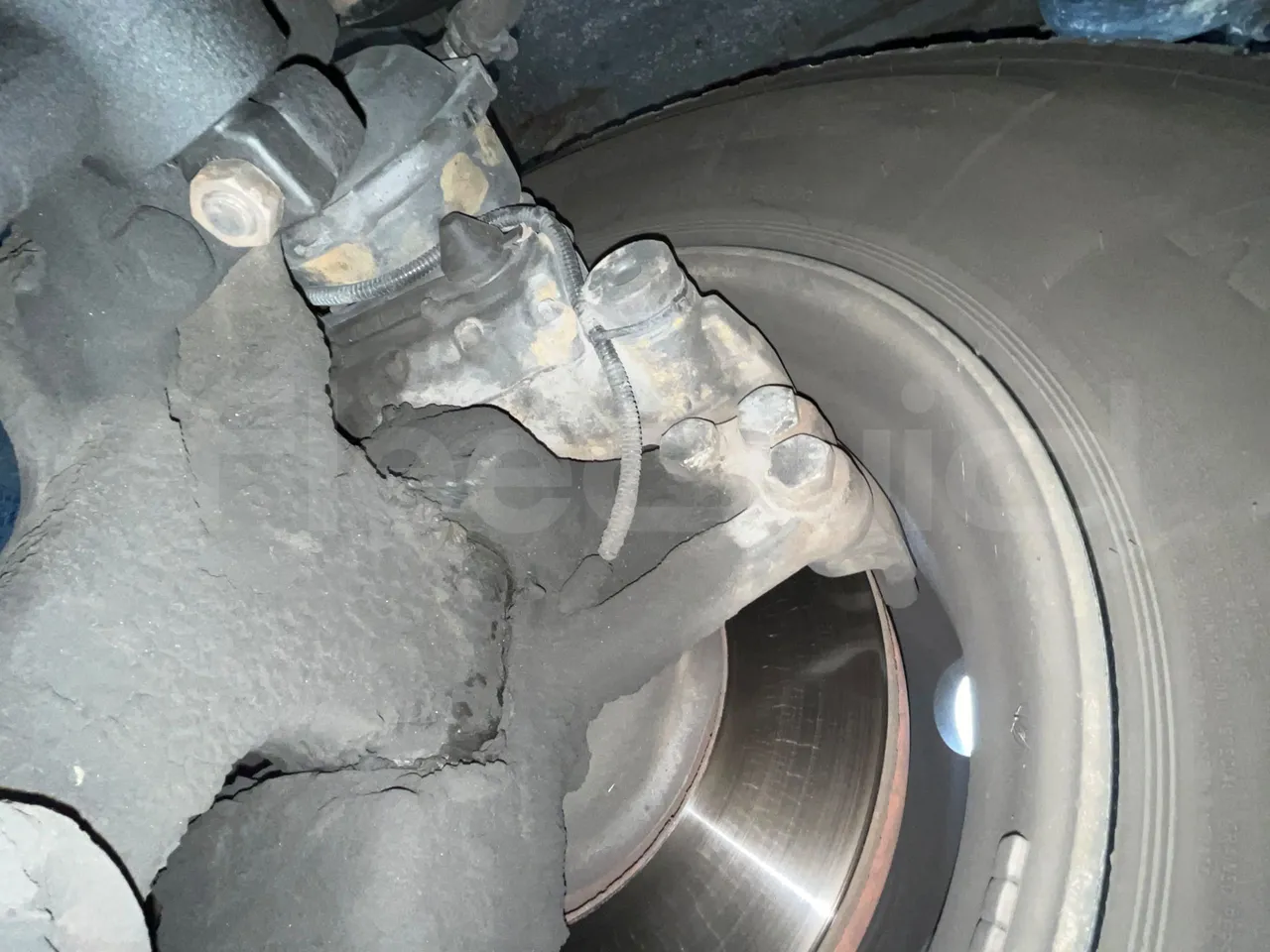 Scania Irizar K124EB / Euro 3 - 309 Kw - 12 Mt - front brake calipers left