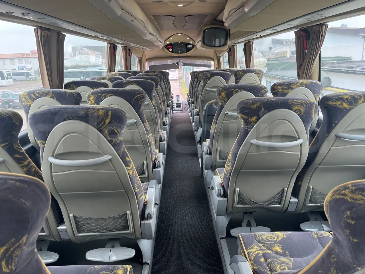 Scania Irizar K124EB / Euro 3 - 309 Kw - 12 Mt - forward view middle aisle