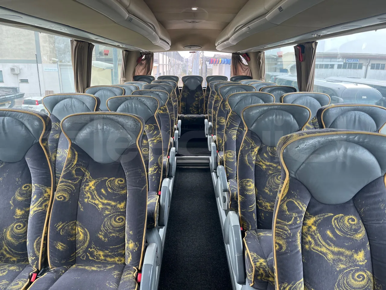 Scania Irizar K124EB / Euro 3 - 309 Kw - 12 Mt - reverse view middle aisle