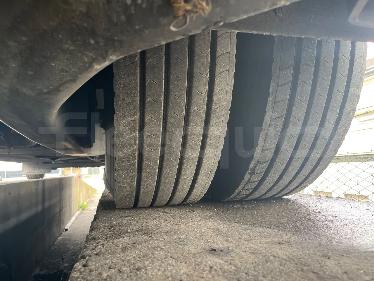 Scania Irizar K124EB / Euro 3 - 309 Kw - 12 Mt - tread condition front tires left