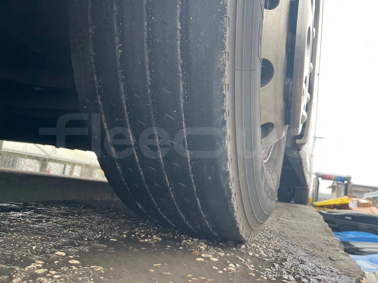 Scania Irizar K124EB / Euro 3 - 309 Kw - 12 Mt - tread condition front tires right