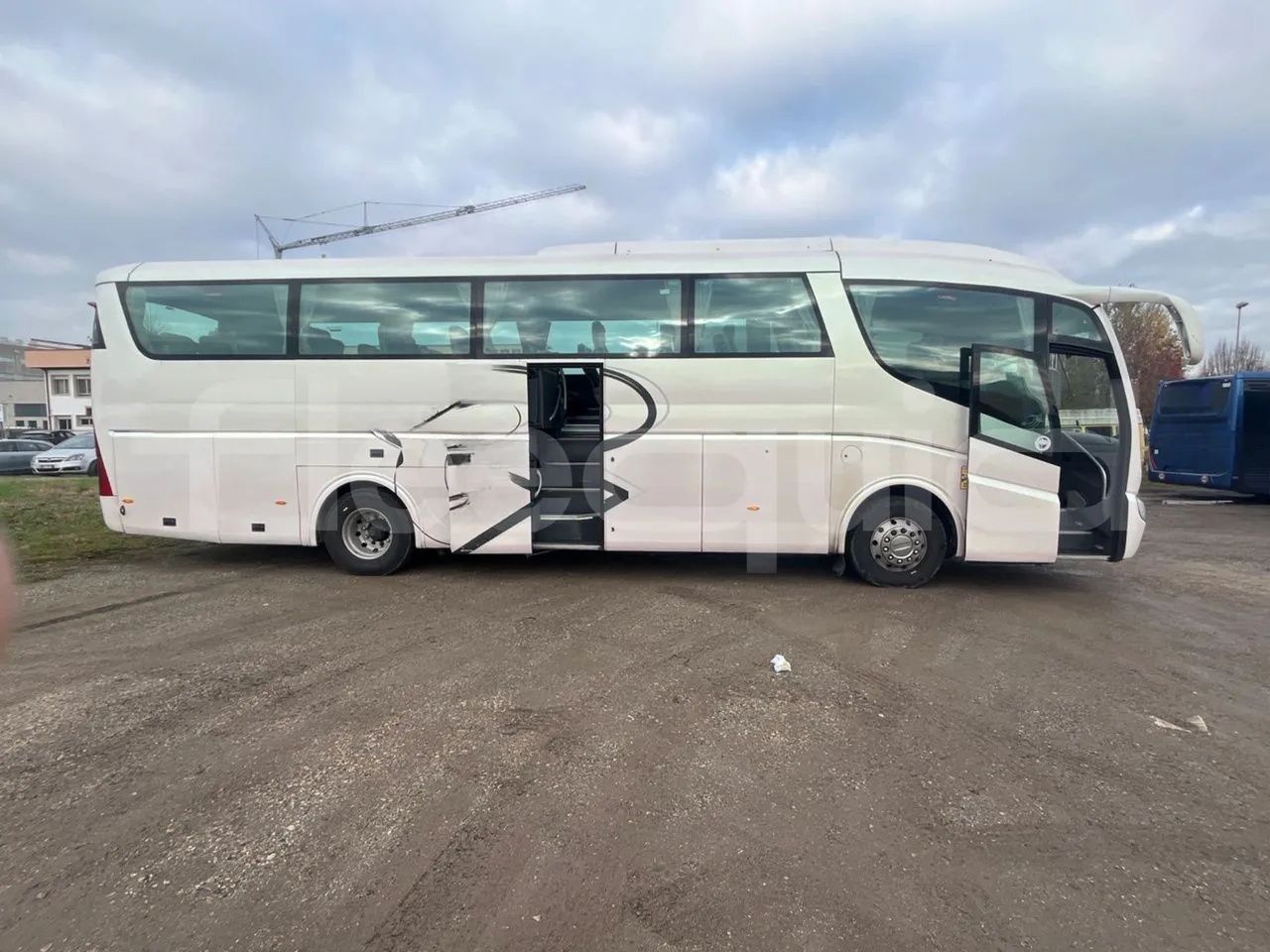 Scania Irizar K124EB / Euro 3 - 309 Kw - 12 Mt - right side doors open