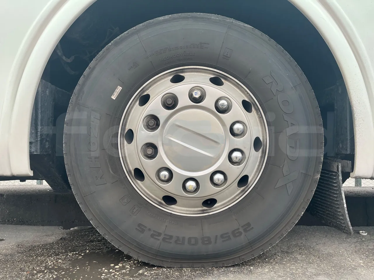 Scania Irizar K124EB / Euro 3 - 309 Kw - 12 Mt - front left tire measurements