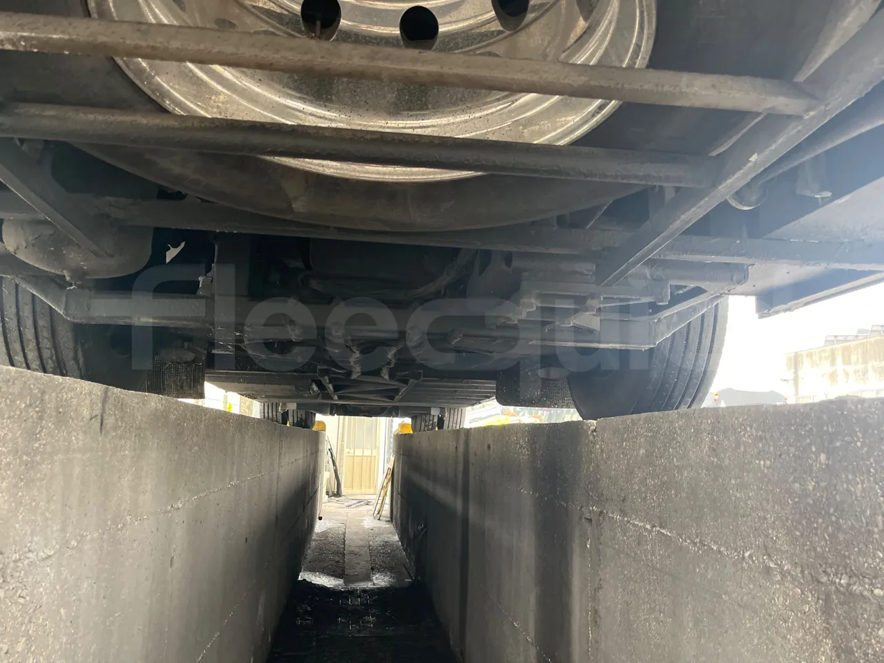 Scania Irizar K124EB / Euro 3 - 309 Kw - 12 Mt - front undercarriage from front