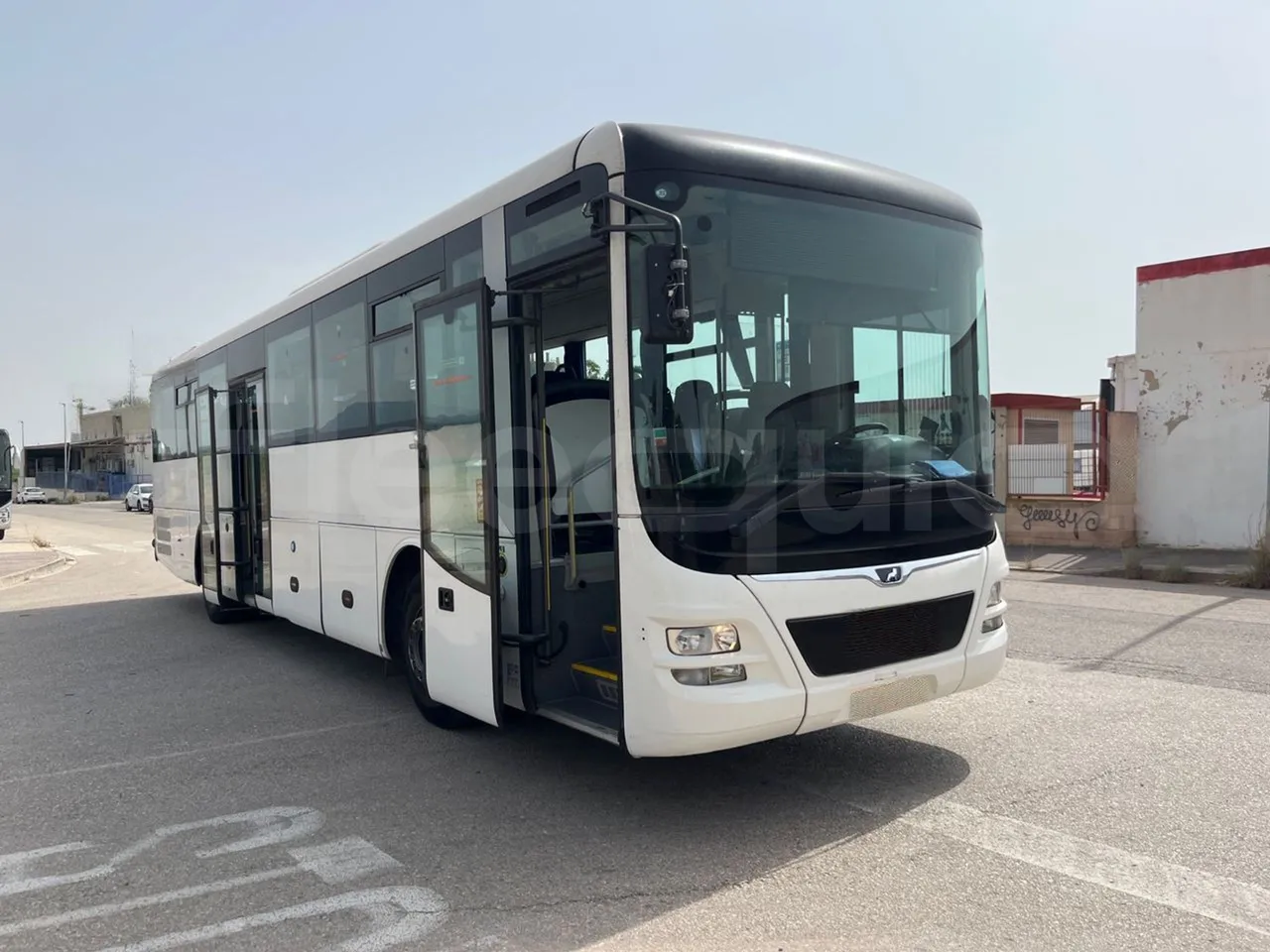 Man Lion's Intercity B.2007.46.008/ Euro 6 - 213 Kw - 12.280 Mt - 3/4 right front doors open