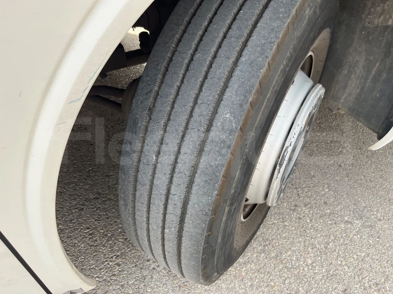 Man Lion's Intercity B.2007.46.008/ Euro 6 - 213 Kw - 12.280 Mt - tread condition front tires right