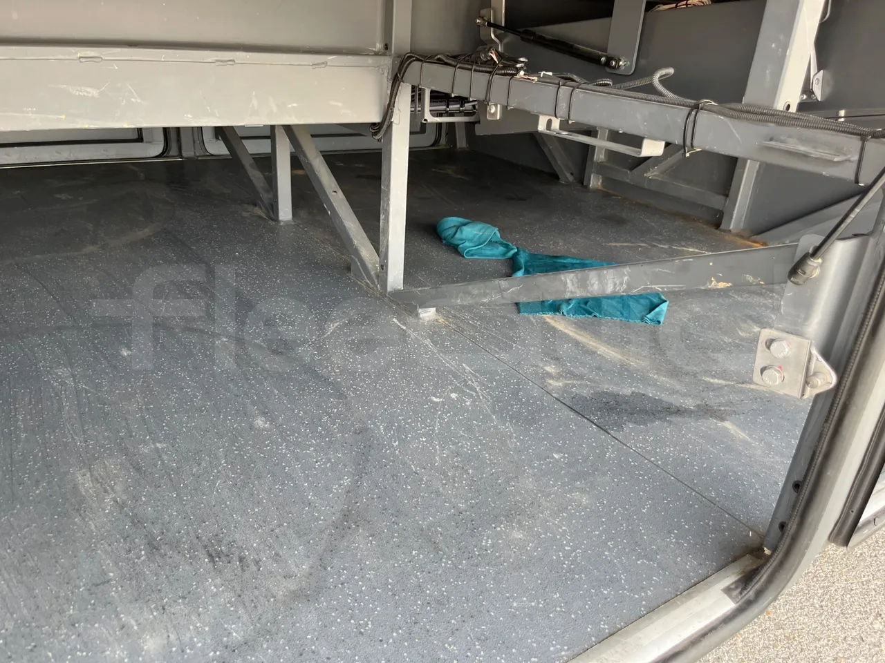 Man Lion's Intercity B.2007.46.008/ Euro 6 - 213 Kw - 12.280 Mt - under carpet photo