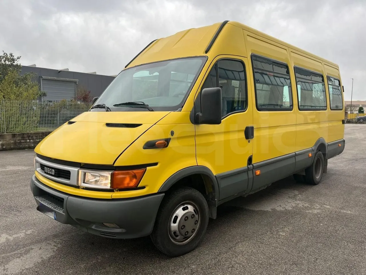 Iveco Daily A40C/26 - EUR3 - 92kW - 6.948m - 3/4 front left