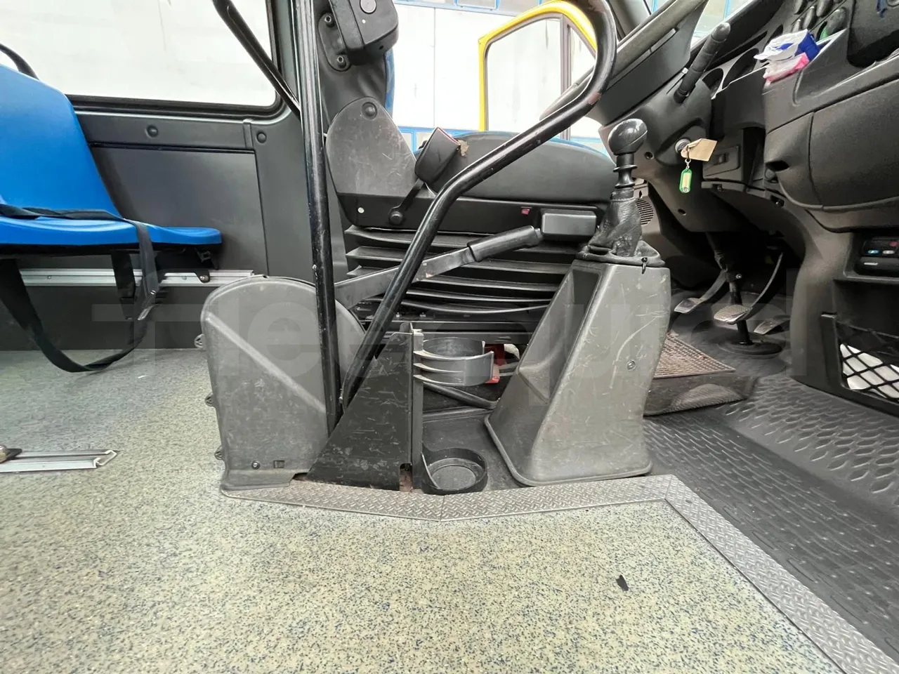 Iveco Daily A40C/26 - EUR3 - 92kW - 6.948m - hostes microphone accessories photo