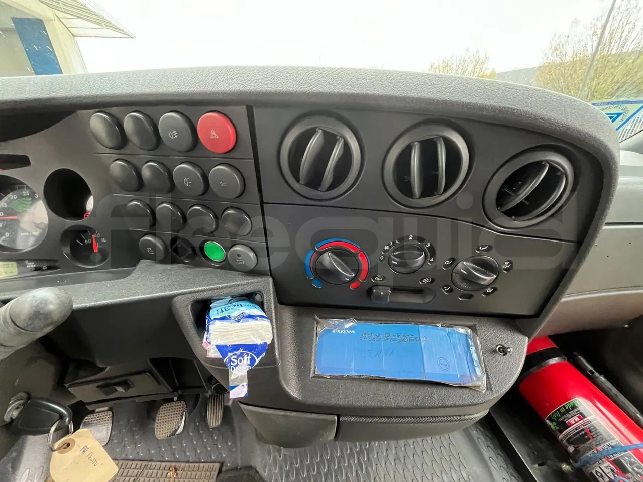 Iveco Daily A40C/26 - EUR3 - 92kW - 6.948m - radio accessories photo