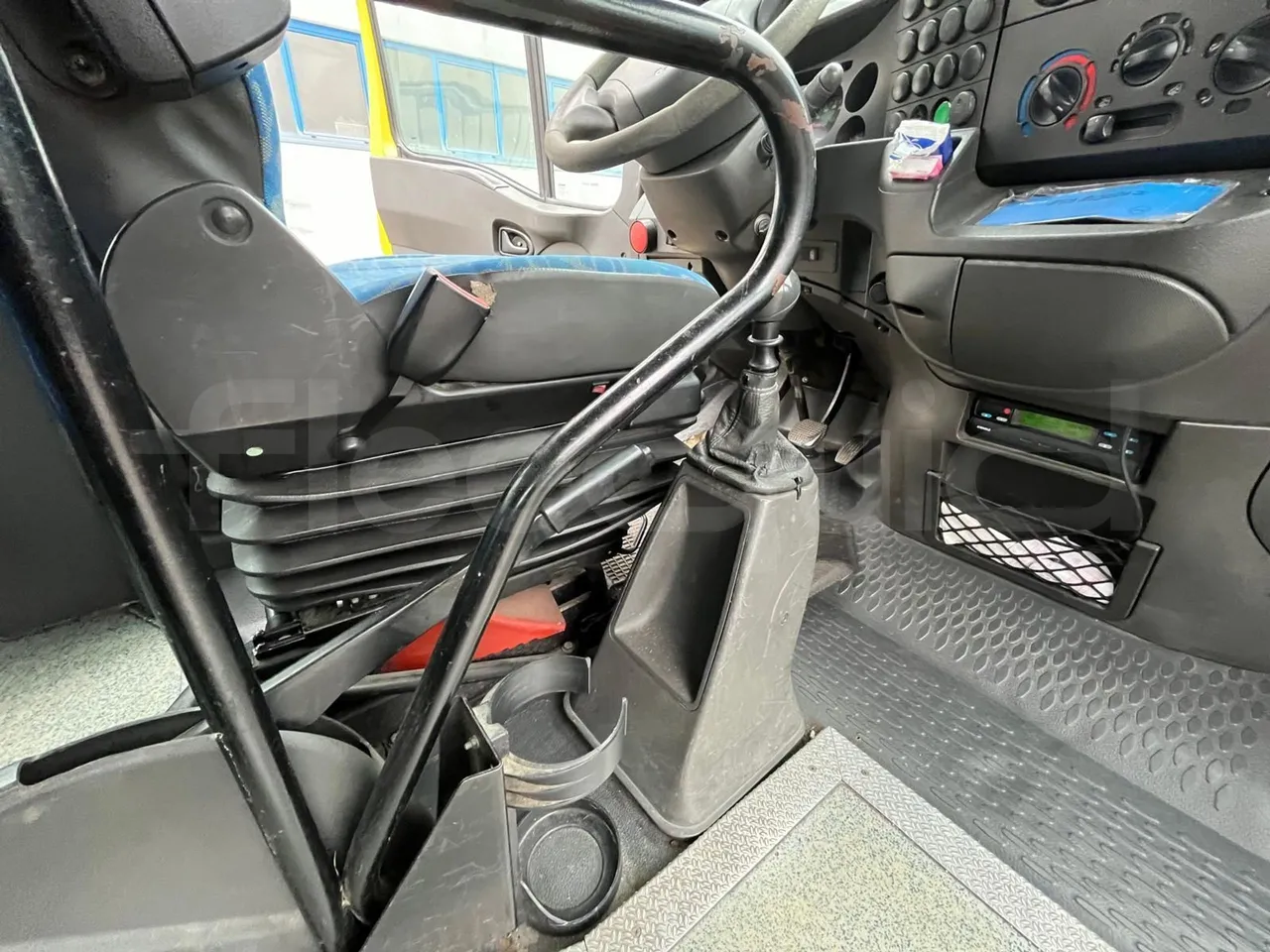 Iveco Daily A40C/26 - EUR3 - 92kW - 6.948m - buttons panels on