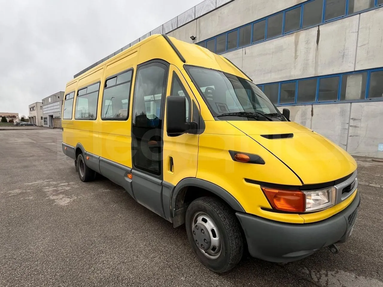 Iveco Daily A40C/26 - EUR3 - 92kW - 6.948m - Base cover photo