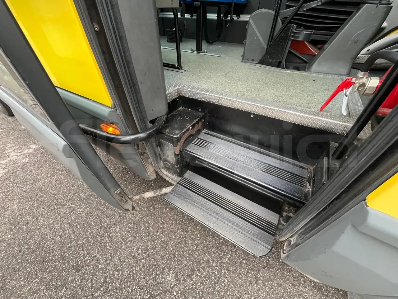 Iveco Daily A40C/26 - EUR3 - 92kW - 6.948m - door mechanism photo