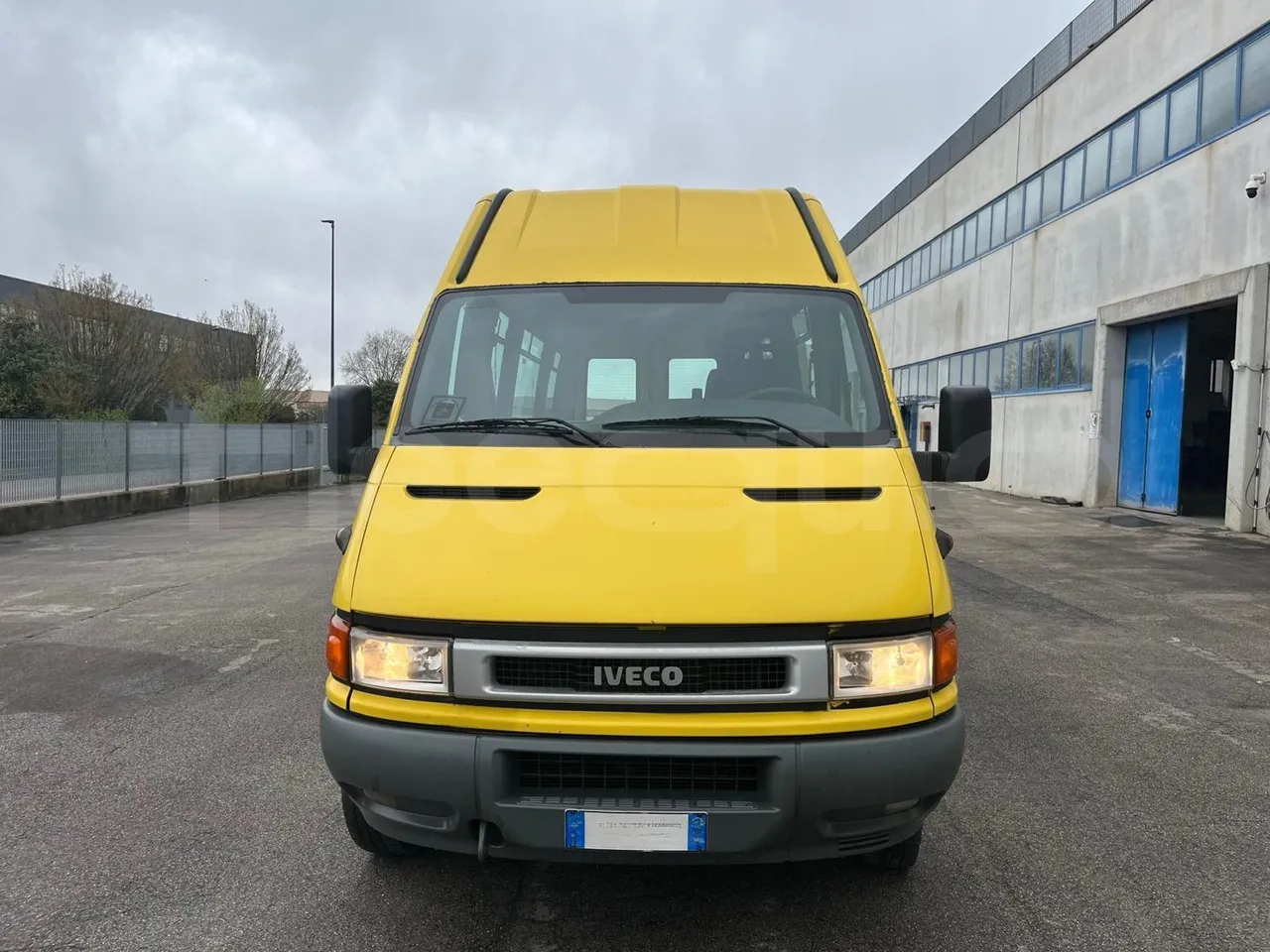 Iveco Daily A40C/26 - EUR3 - 92kW - 6.948m - front photo
