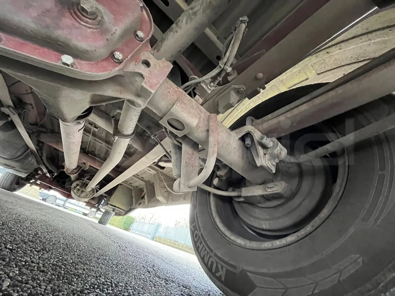Iveco Daily A40C/26 - EUR3 - 92kW - 6.948m - front shock absorbers left