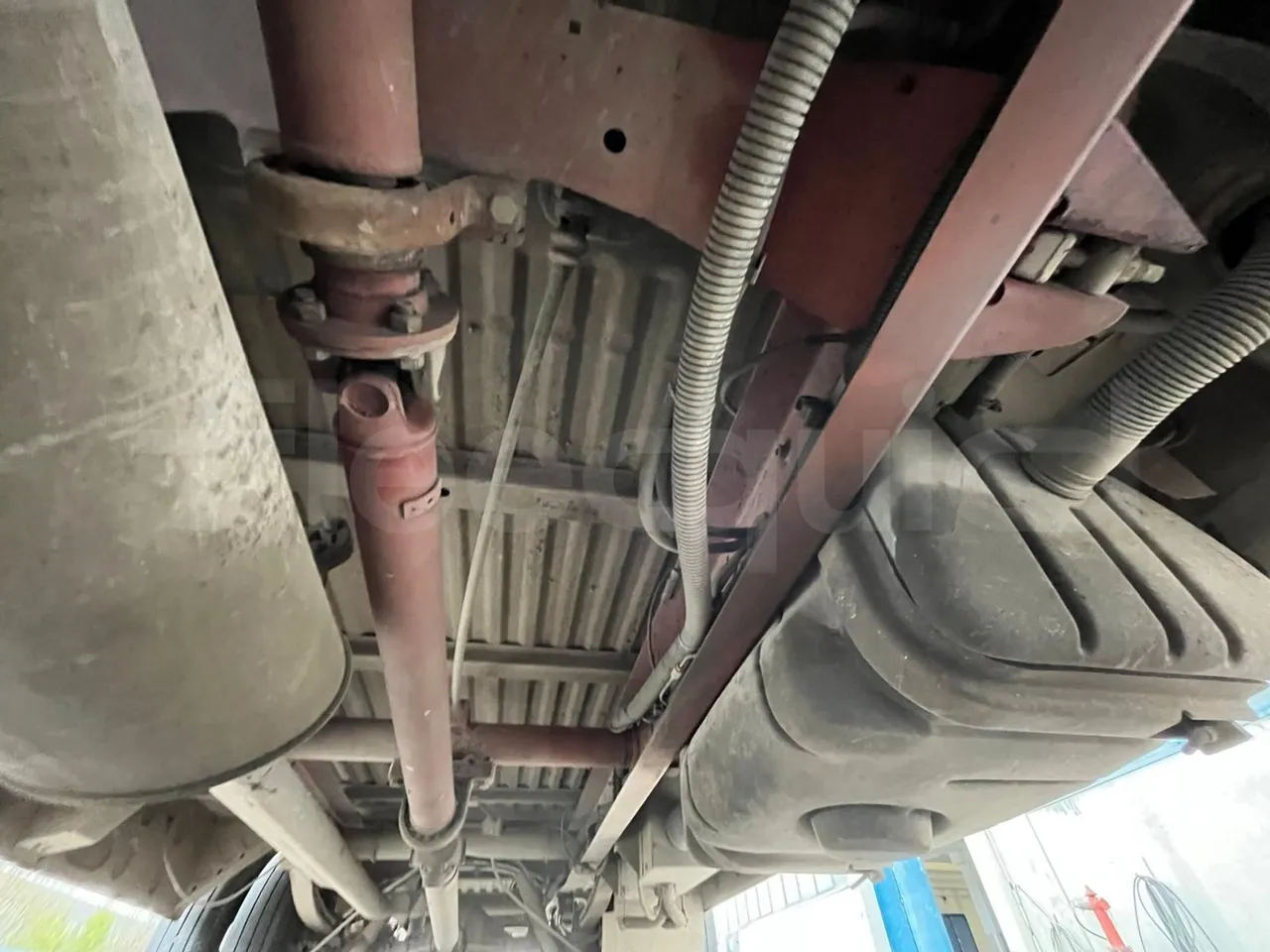 Iveco Daily A40C/26 - EUR3 - 92kW - 6.948m - front shock absorbers right