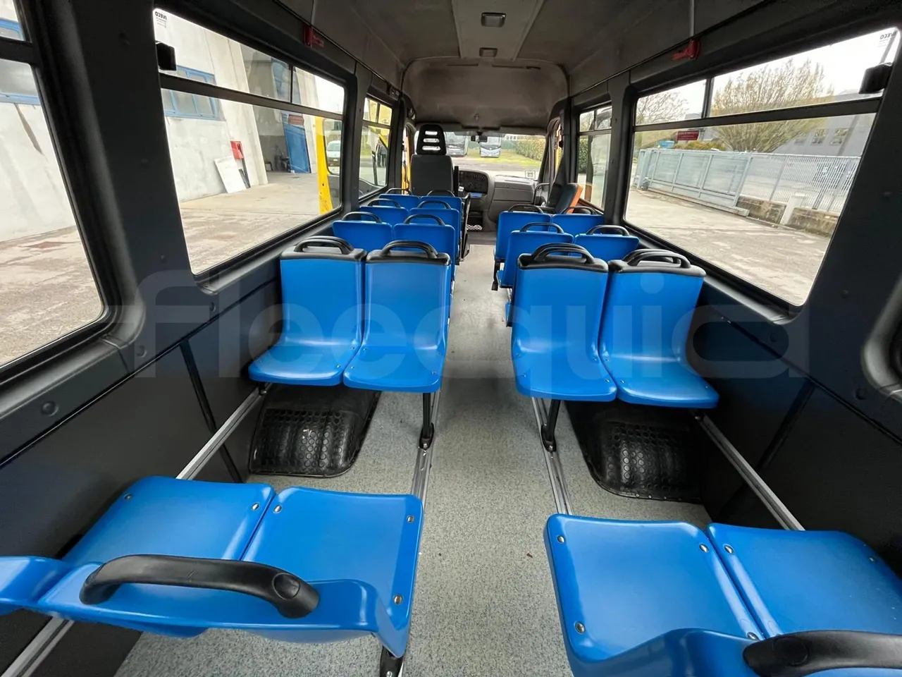 Iveco Daily A40C/26 - EUR3 - 92kW - 6.948m - forward view middle aisle