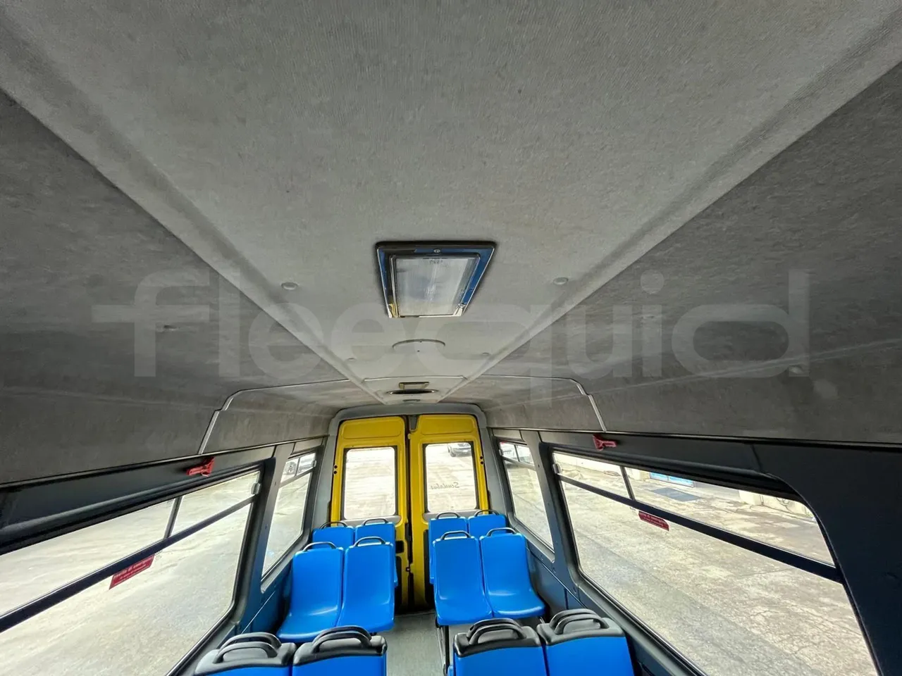 Iveco Daily A40C/26 - EUR3 - 92kW - 6.948m - reverse view middle aisle
