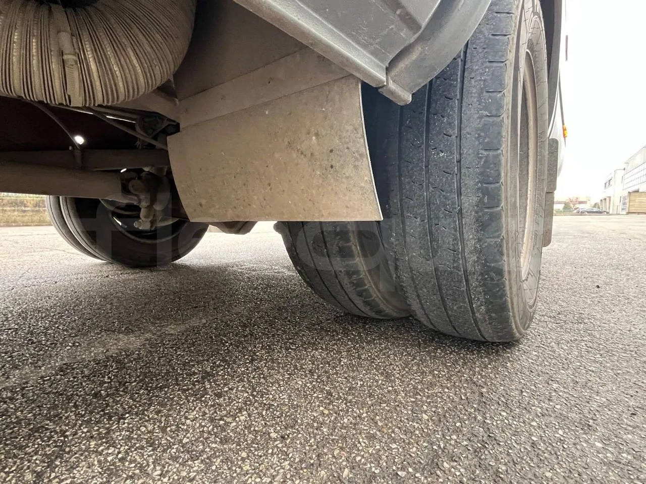 Iveco Daily A40C/26 - EUR3 - 92kW - 6.948m - tread condition third axle tires left