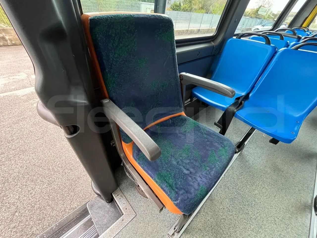 Iveco Daily A40C/26 - EUR3 - 92kW - 6.948m - hostess seat photo