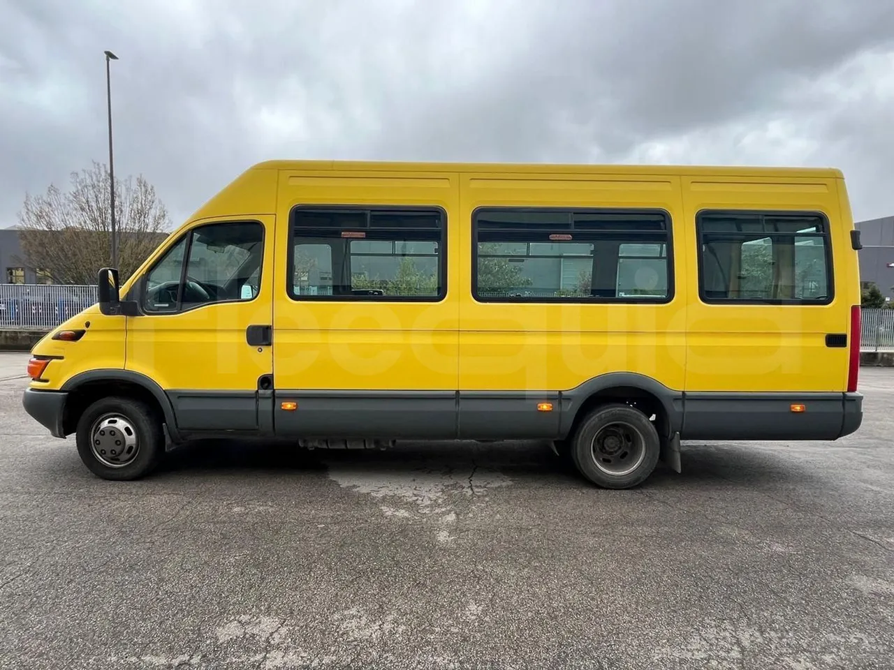 Iveco Daily A40C/26 - EUR3 - 92kW - 6.948m - left side photo