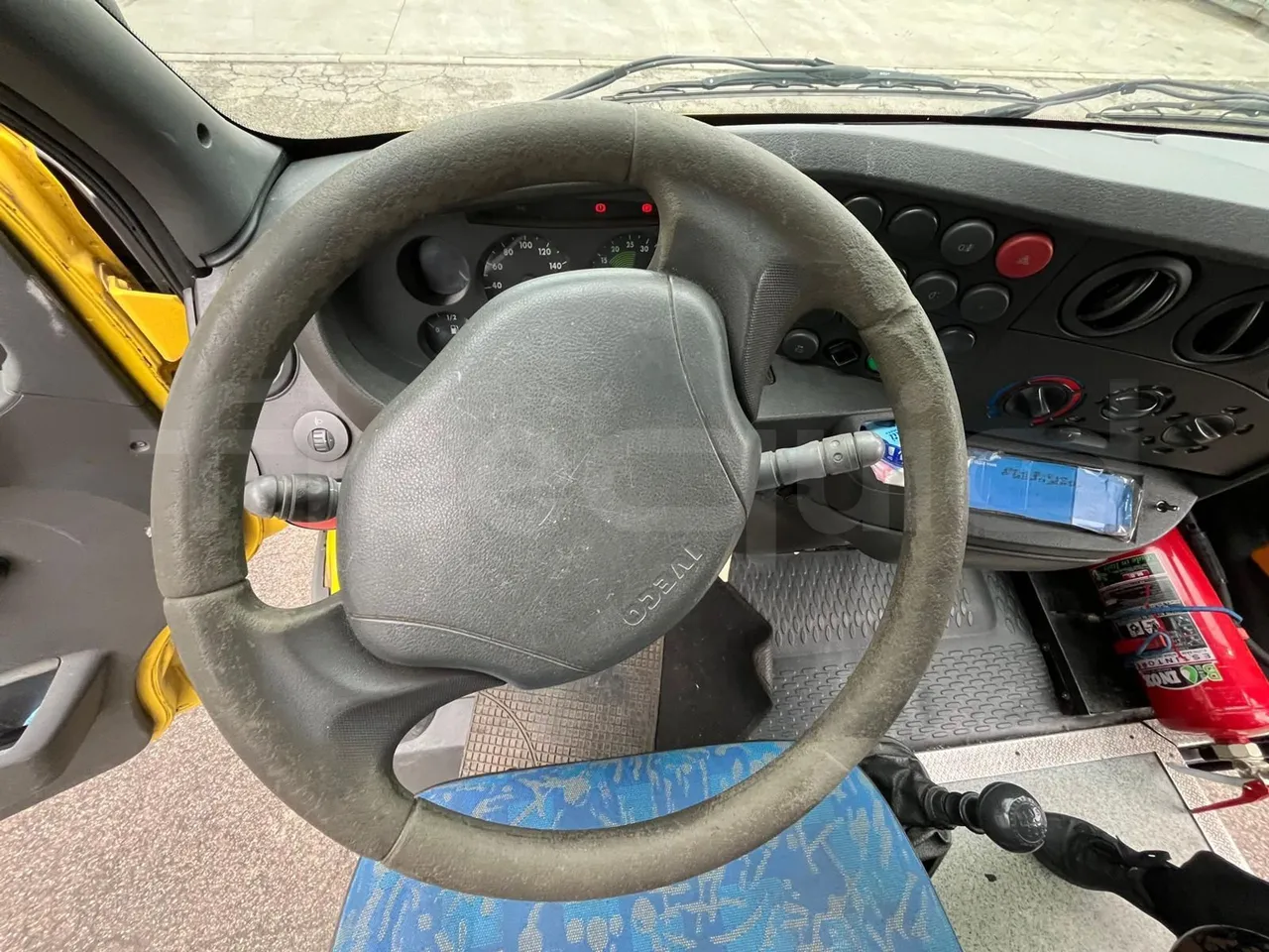 Iveco Daily A40C/26 - EUR3 - 92kW - 6.948m - steering wheel photo