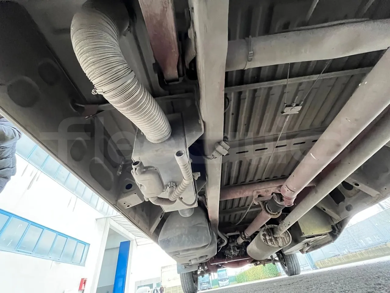 Iveco Daily A40C/26 - EUR3 - 92kW - 6.948m - front axle left side