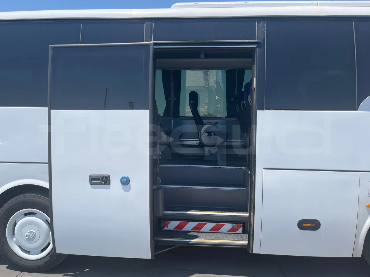 King Long XMQ6900 XMQ6900/ Euro 6 - 204 Kw - 8,995 Mt - front door 2 open
