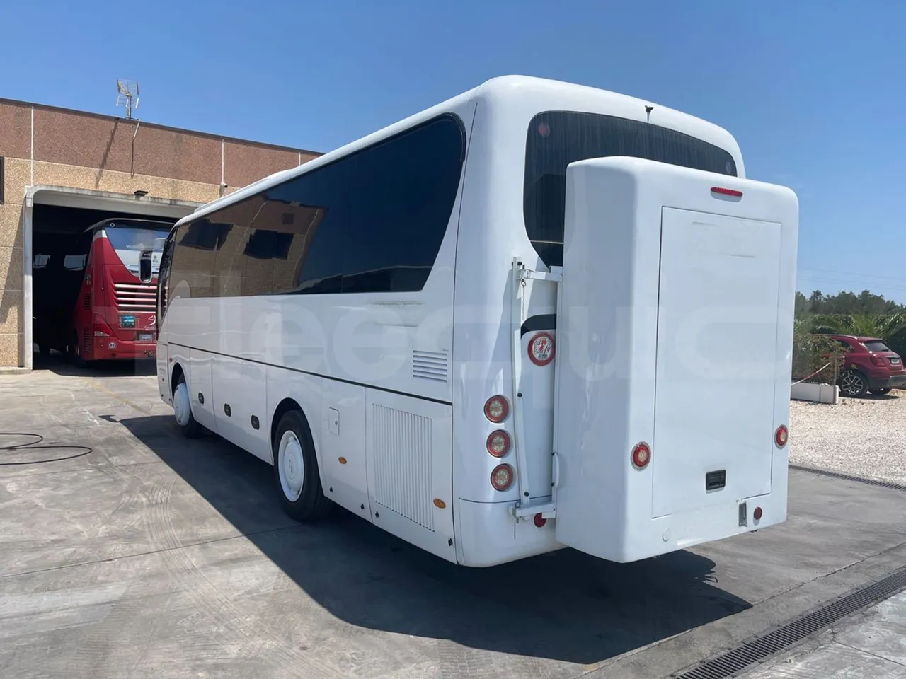 King Long XMQ6900 XMQ6900/ Euro 6 - 204 Kw - 8,995 Mt - 3/4 left rear side