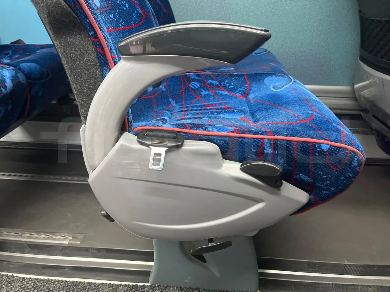 King Long XMQ6900 XMQ6900/ Euro 6 - 204 Kw - 8,995 Mt - armrest detail photo