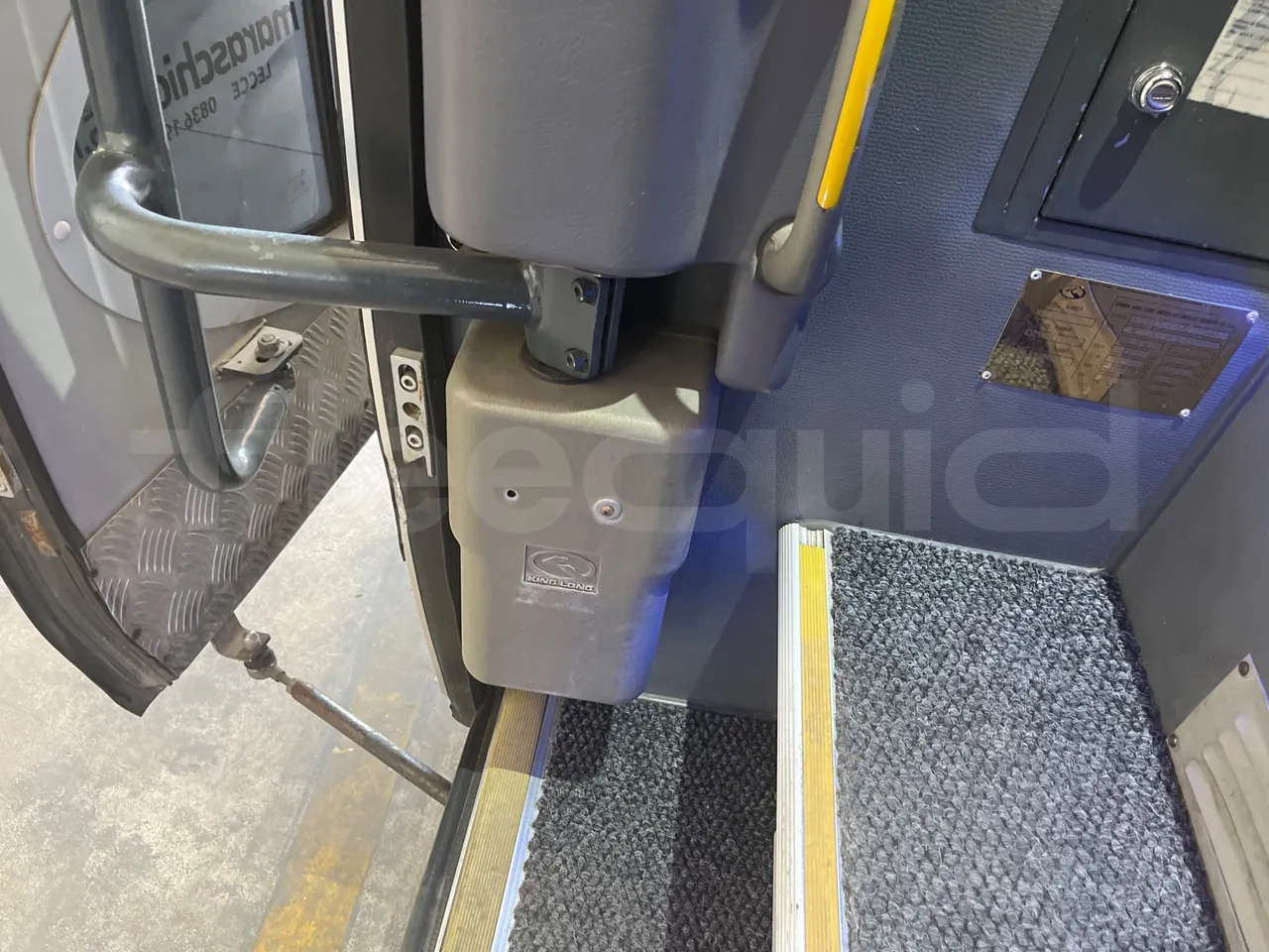 King Long XMQ6900 XMQ6900/ Euro 6 - 204 Kw - 8,995 Mt - door mechanism photo